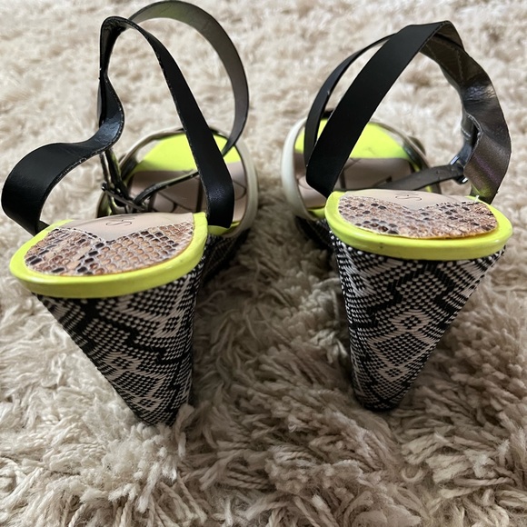 Size 11, wedge sandals with ankle strap, lime green/cream/black - Picture 5 of 7